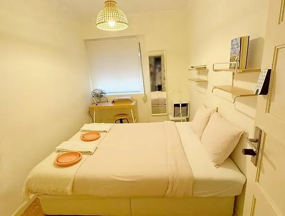 Bed & Breakfast Majesticlara Lisbon Guest House Portogallo